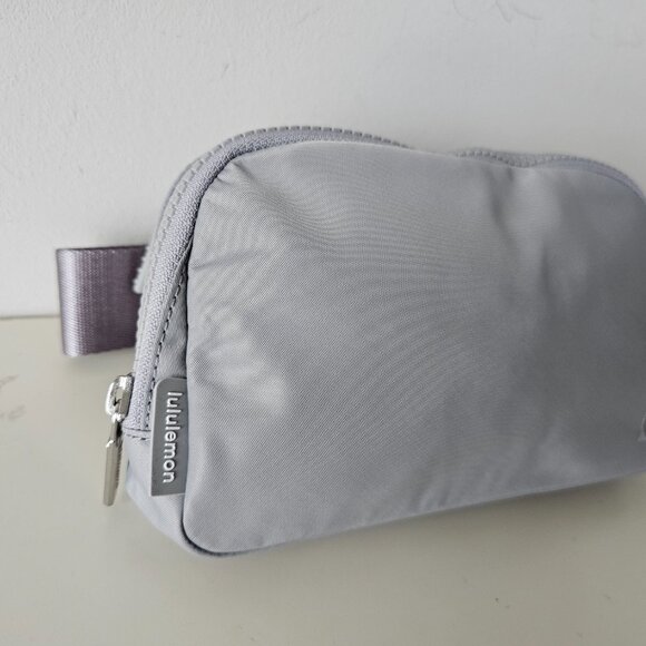 NWT LULULEMON Everywhere Belt Bag 1L SILD Silver Grey - Picture 2 of 12